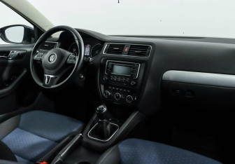Подержанный автомобиль Volkswagen Jetta Sedan 2013 года (5 фото)