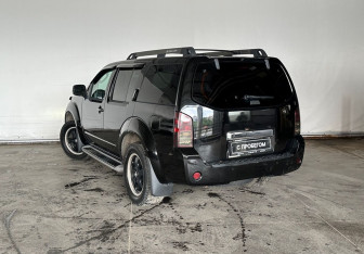 Подержанный автомобиль Nissan Pathfinder 2008 года (7 фото)