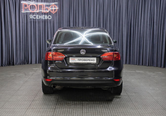 Подержанный автомобиль Volkswagen Jetta Sedan 2012 года (6 фото)