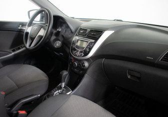 Подержанный автомобиль Hyundai Solaris Hatchback 2011 года (9 фото)