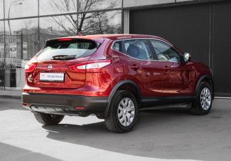 Подержанный автомобиль Nissan Qashqai 2017 года (5 фото)