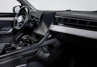 Подержанный автомобиль Geely Atlas 2024 года (9 фото)