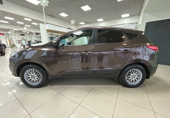 Подержанный автомобиль Hyundai ix35 2012 года (8 фото)