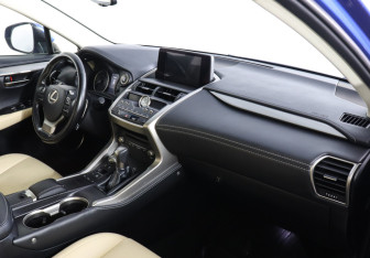 Подержанный автомобиль Lexus NX 2018 года (10 фото)