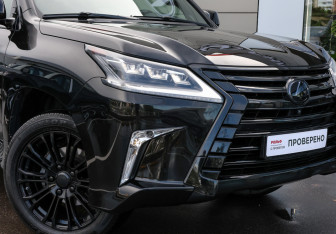 Подержанный автомобиль Lexus LX 2017 года (25 фото)
