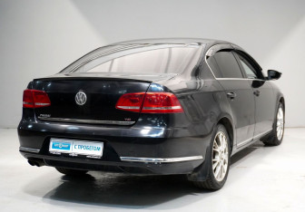 Подержанный автомобиль Volkswagen Passat Sedan 2011 года (5 фото)