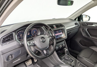 Подержанный автомобиль Volkswagen Tiguan 2018 года (16 фото)