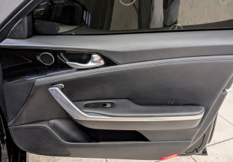 Подержанный автомобиль Kia Stinger 2018 года (24 фото)