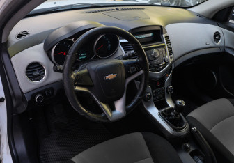 Подержанный автомобиль Chevrolet Cruze Sedan 2012 года (11 фото)