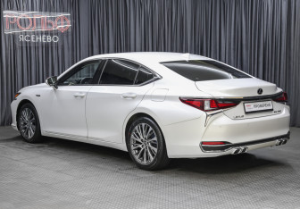 Подержанный автомобиль Lexus ES 2019 года (7 фото)