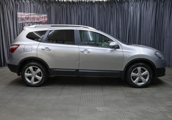 Подержанный автомобиль Nissan Qashqai+2 2010 года (4 фото)