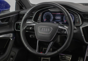 Подержанный автомобиль Audi A7 2022 года (15 фото)