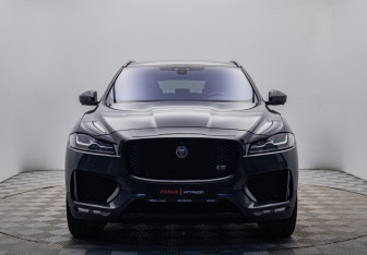 Подержанный автомобиль Jaguar F-Pace 2016 года (8 фото)