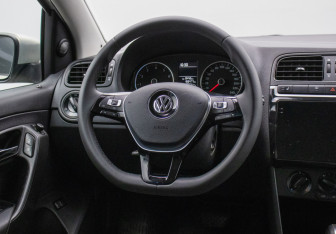 Подержанный автомобиль Volkswagen Polo Sedan 2013 года (15 фото)