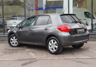 Подержанный автомобиль Toyota Auris Hatchback 2007 года (6 фото)