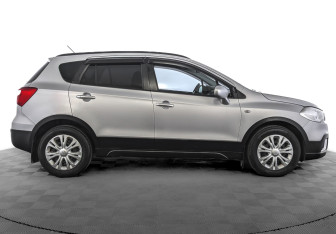 Подержанный автомобиль Suzuki SX4 Hatchback 2016 года (4 фото)