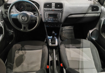 Подержанный автомобиль Volkswagen Polo Sedan 2014 года (10 фото)