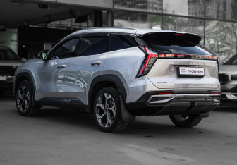 Подержанный автомобиль Geely Atlas 2024 года (6 фото)