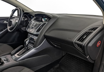Подержанный автомобиль Ford Focus Hatchback 2014 года (12 фото)