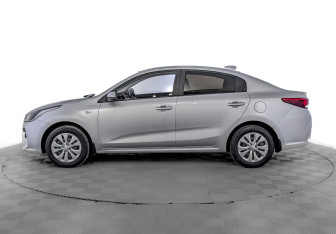 Подержанный автомобиль Kia Rio Sedan 2018 года (8 фото)
