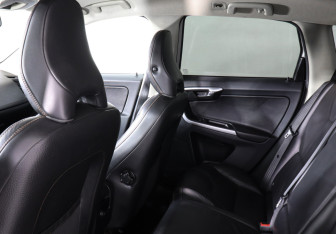 Подержанный автомобиль Volvo XC60 2010 года (12 фото)