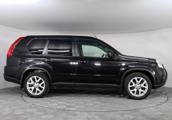 Подержанный автомобиль Nissan X-Trail 2011 года (4 фото)