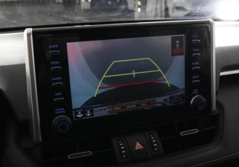 Подержанный автомобиль Toyota RAV4 2021 года (13 фото)