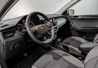 Подержанный автомобиль Skoda Rapid Liftback 2021 года (15 фото)