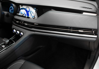 Подержанный автомобиль Changan CS95 2023 года (30 фото)