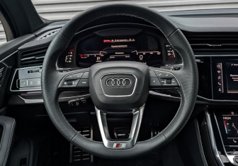 Подержанный автомобиль Audi Q7 2024 года (22 фото)