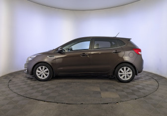 Подержанный автомобиль Kia Rio Hatchback 2017 года (8 фото)