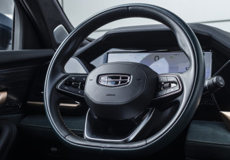 Подержанный автомобиль Geely Monjaro 2023 года (13 фото)