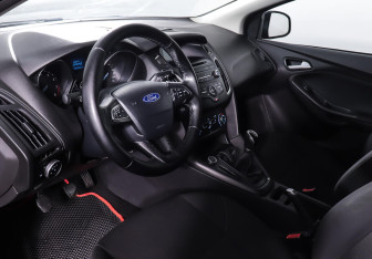 Подержанный автомобиль Ford Focus Wagon 2016 года (11 фото)
