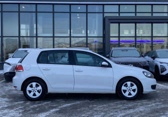 Подержанный автомобиль Volkswagen Golf Hatchback 2011 года (4 фото)