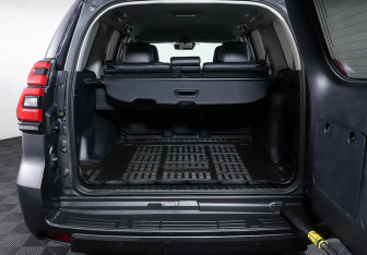Подержанный автомобиль Toyota Land Cruiser Prado 2018 года (26 фото)