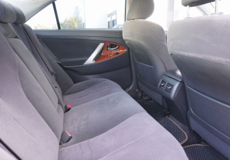 Подержанный автомобиль Toyota Camry Sedan 2011 года (10 фото)