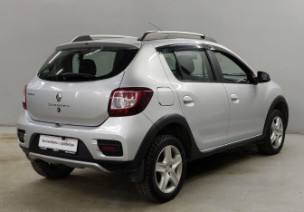 Подержанный автомобиль Renault Sandero 2016 года (5 фото)