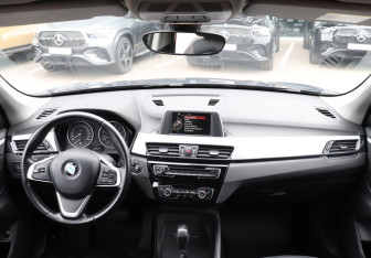 Подержанный автомобиль BMW X1 2015 года (12 фото)