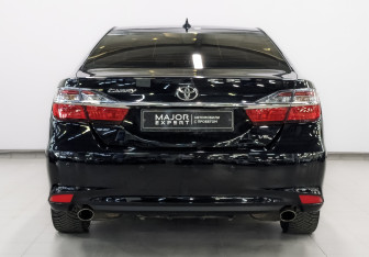 Подержанный автомобиль Toyota Camry Sedan 2017 года (6 фото)