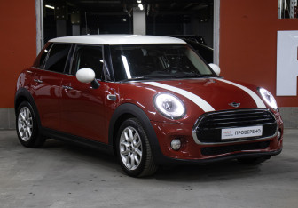 Подержанный автомобиль MINI Hatch 2016 года (3 фото)