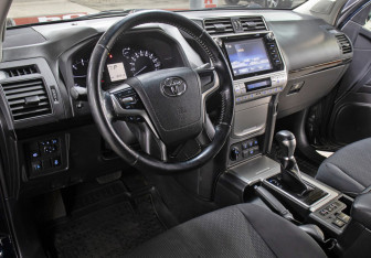 Подержанный автомобиль Toyota Land Cruiser Prado 2019 года (16 фото)