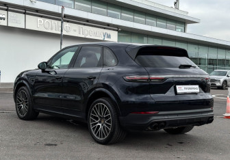 Подержанный автомобиль Porsche Cayenne 2020 года (7 фото)