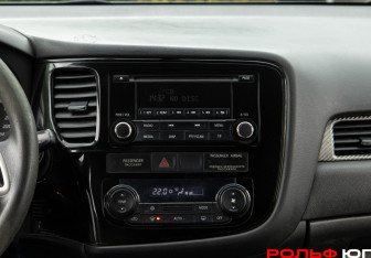 Подержанный автомобиль Mitsubishi Outlander 2013 года (12 фото)