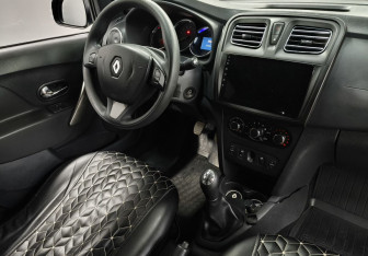 Подержанный автомобиль Renault Logan Sedan 2016 года (11 фото)