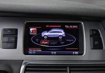 Подержанный автомобиль Audi Q7 2011 года (13 фото)