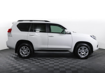 Подержанный автомобиль Toyota Land Cruiser Prado 2012 года (4 фото)