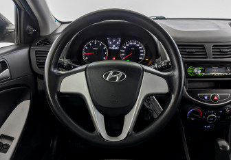 Подержанный автомобиль Hyundai Solaris Hatchback 2012 года (21 фото)