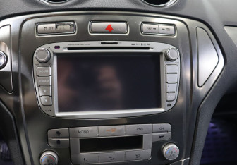 Подержанный автомобиль Ford Mondeo Sedan 2007 года (17 фото)