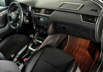 Подержанный автомобиль Skoda Octavia Liftback 2014 года (10 фото)