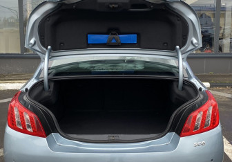 Подержанный автомобиль Peugeot 508 Sedan 2012 года (10 фото)